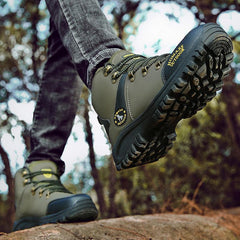 Men Waterproof Tactical Hiking Boots Fur-Lined Winter Non-Slip Outdoor Shoes